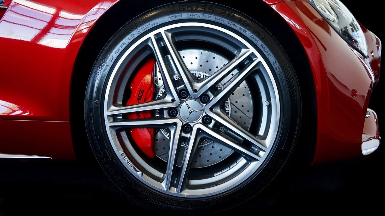 Przewóz Ferrari samolotem – luksus dla wybranych