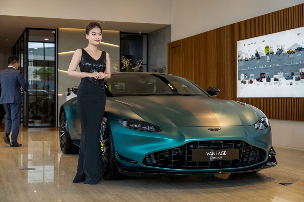 Zakup używanego Aston Martina DB11: checklista kontrolna przed podpisaniem umowy