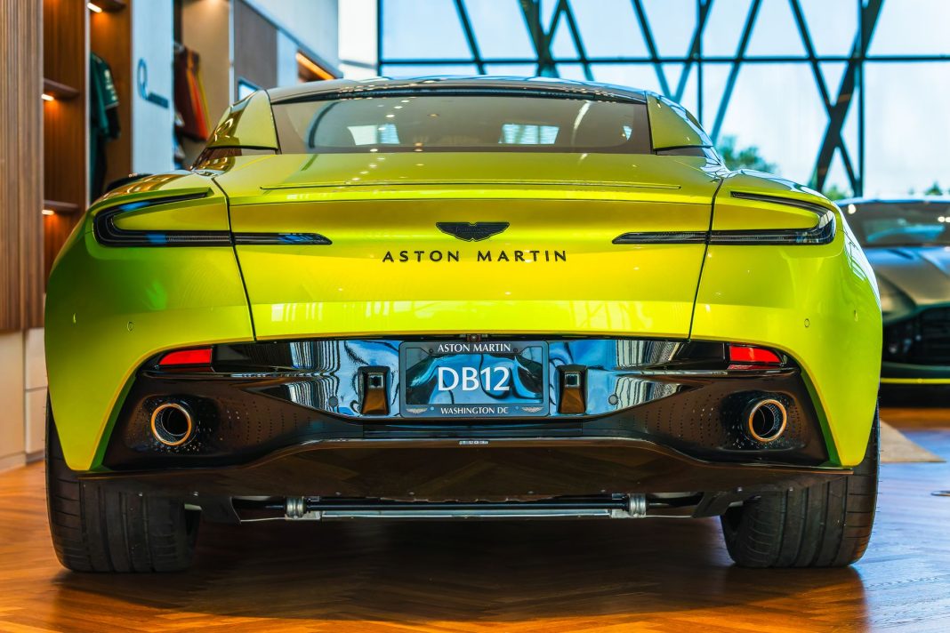 Zakup używanego Aston Martina DB11: checklista kontrolna przed podpisaniem umowy