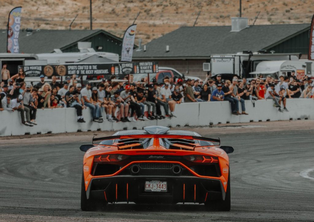 Lamborghini Revuelto: co musisz wiedzieć o architekturze 3 silników elektrycznych i V12?