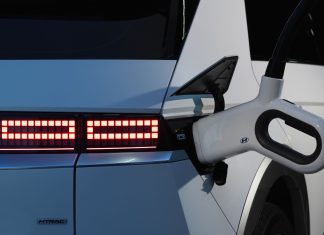 Zablokowany elektryczny ręczny (EPB) w Hyundaiu: jak awaryjnie zwolnić hamulec i naprawić zacisk Zablokowany elektryczny ręczny (EPB) w Hyundaiu: jak awaryjnie zwolnić hamulec i naprawić zacisk