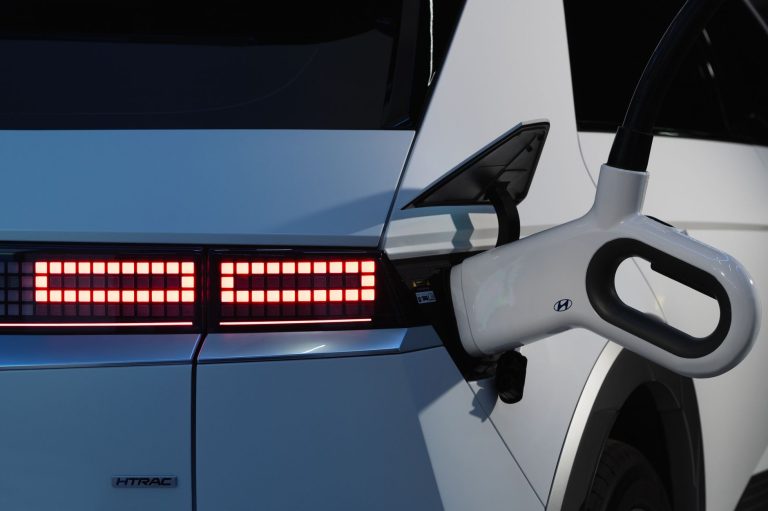 Zablokowany elektryczny ręczny (EPB) w Hyundaiu: jak awaryjnie zwolnić hamulec i naprawić zacisk