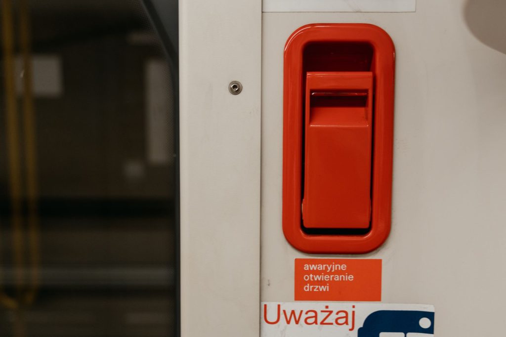 Zablokowany elektryczny ręczny (EPB) w Hyundaiu: jak awaryjnie zwolnić hamulec i naprawić zacisk